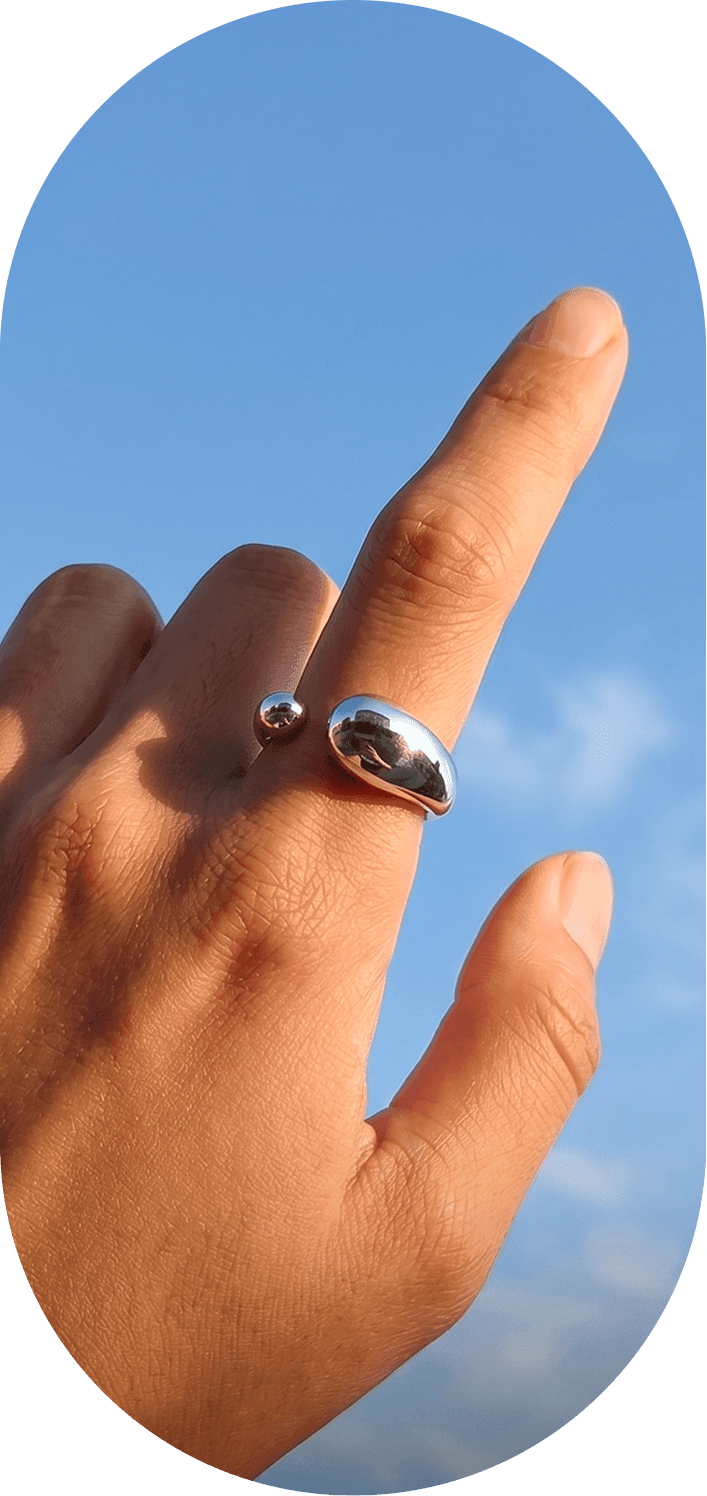 Hand wearing the KittyFx ring